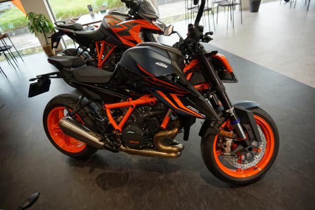 KTM　1290 SUPER DUKE R EVO