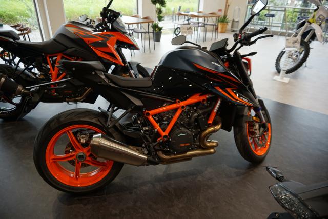 KTM 1290 SUPER DUKE R EVO