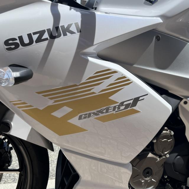 スズキ ジクサーSF250