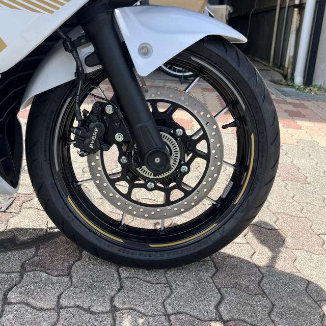スズキ ジクサーSF250