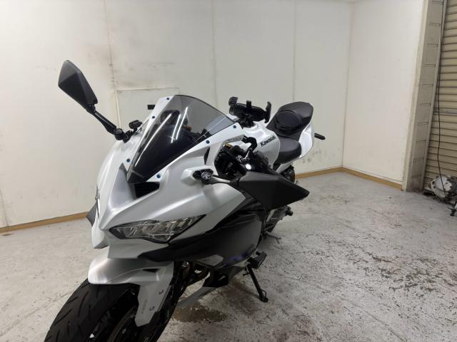カワサキ Ninja ZX-4R SE