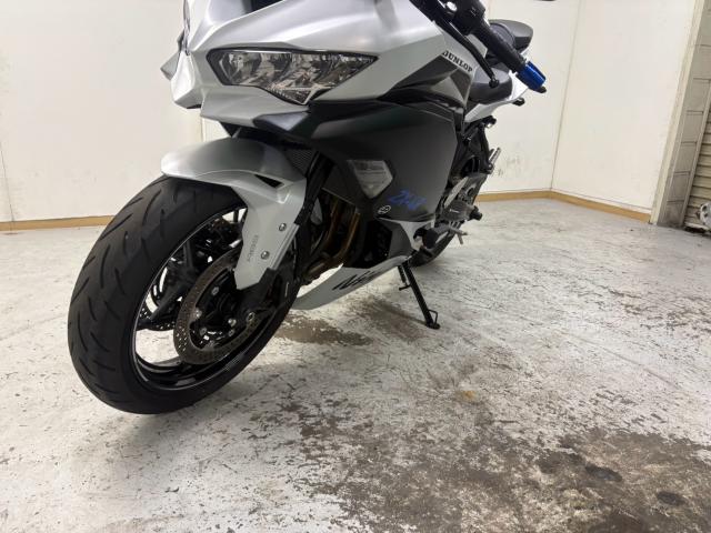 カワサキ Ninja ZX-4R SE