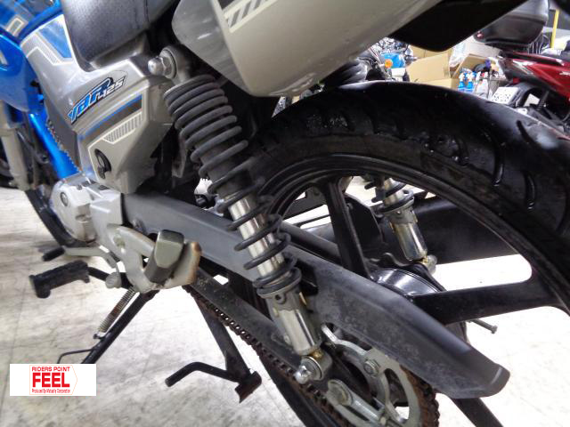 ヤマハ YBR125 キャブ車 リアボックス ディスクブレーキ 燃料計 丸目