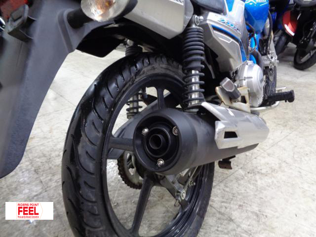 ヤマハ YBR125 キャブ車 リアボックス ディスクブレーキ 燃料計 丸目