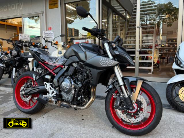 スズキ　GSX-8S