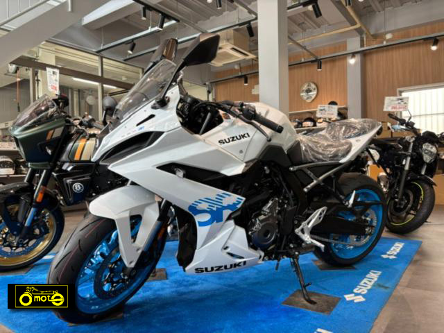 スズキ　GSX-8R