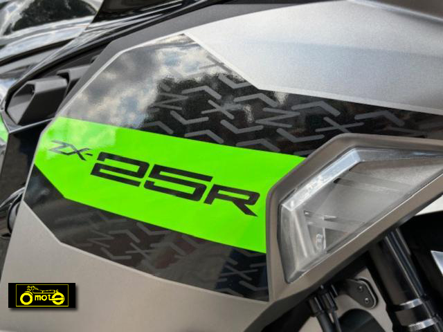 大阪 正式発表直後の「ニンジャZX-25R SE」が大阪モーターサイクル