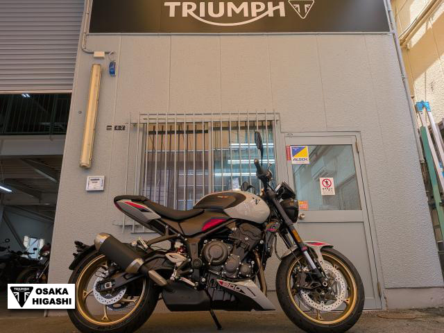 トライアンフ　トライデント800