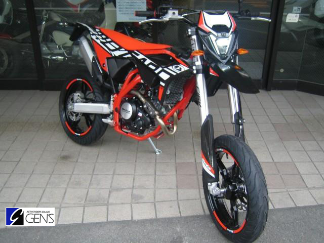 ベータ　RR4T 125LC MOTARD