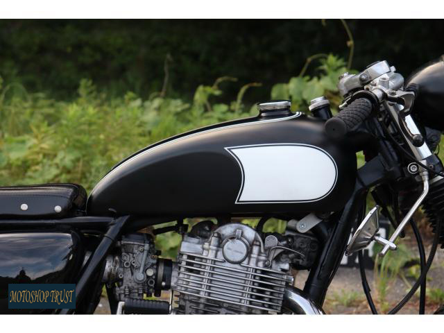 ヤマハ SR400 カフェレーサー ボンネビルタンク トランペットマフラー