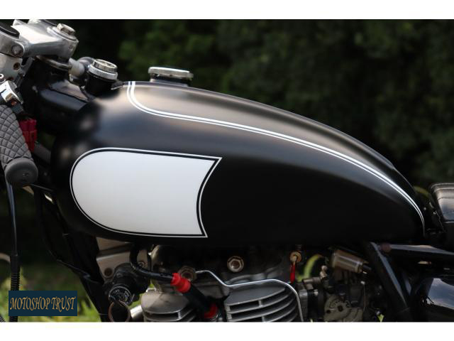 ヤマハ SR400 カフェレーサー ボンネビルタンク トランペットマフラー