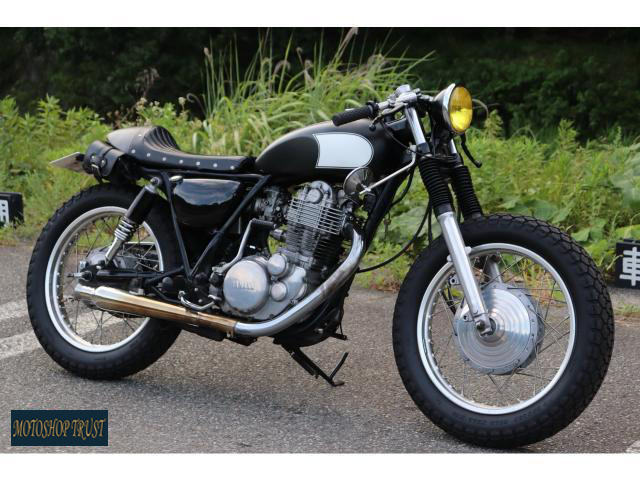 ヤマハ SR400 カフェレーサー ボンネビルタンク トランペットマフラー