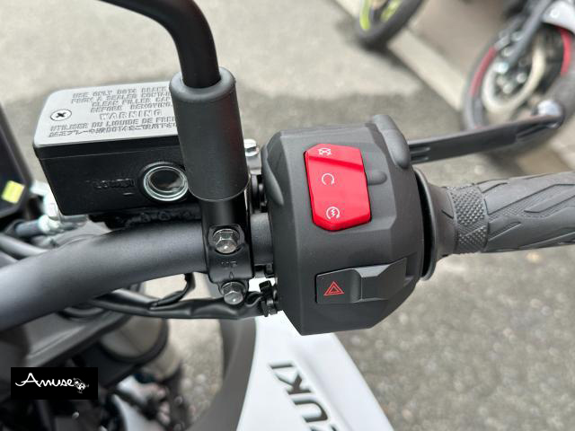スズキ GSX-8S